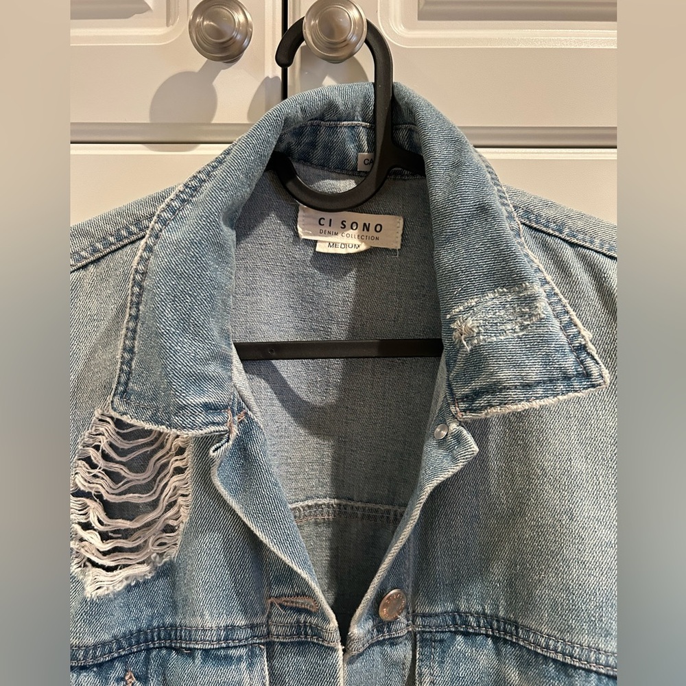 Ladies Jean Jacket Size Medium In Great Condition - Picture 2 of 4